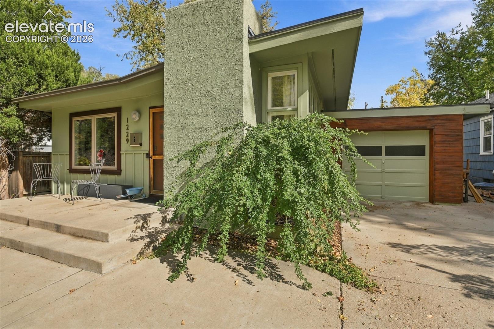 1229 N Institute Street