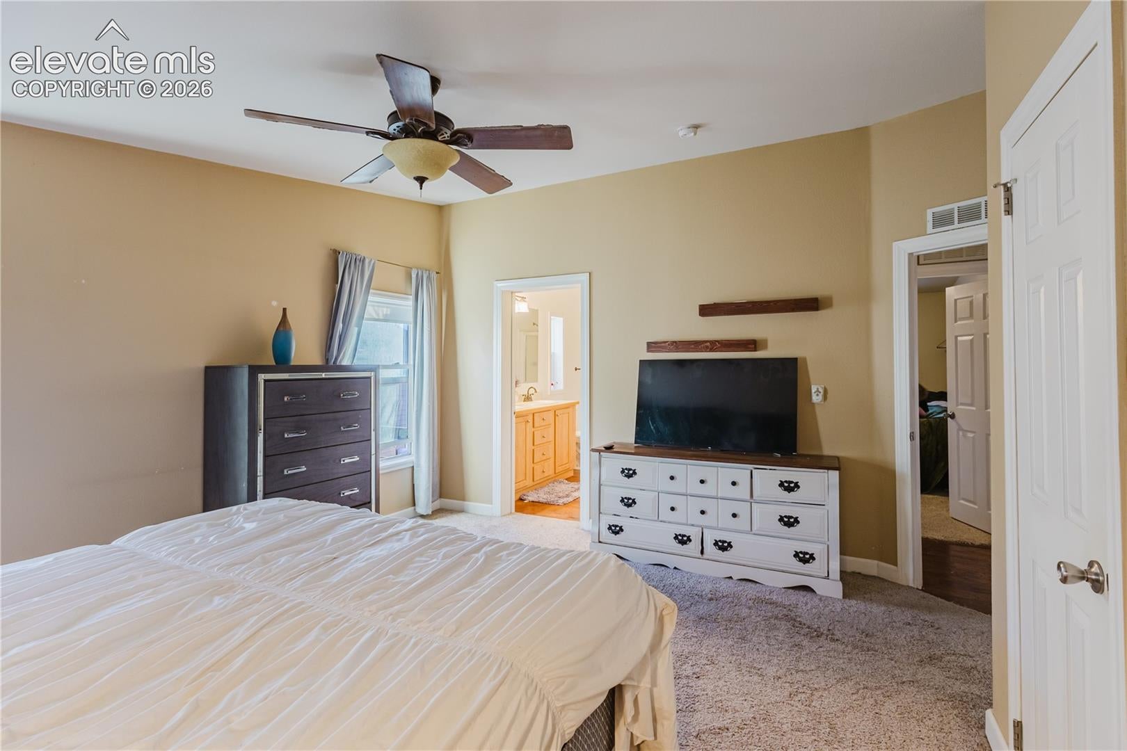 4096 Gray Fox Heights