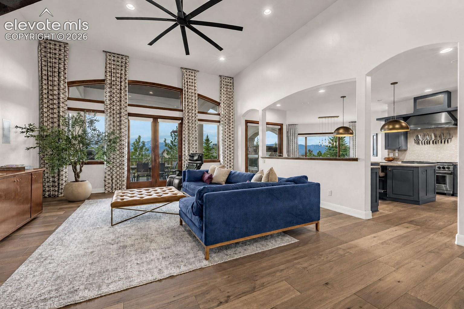 2217 Rainbows End Point
