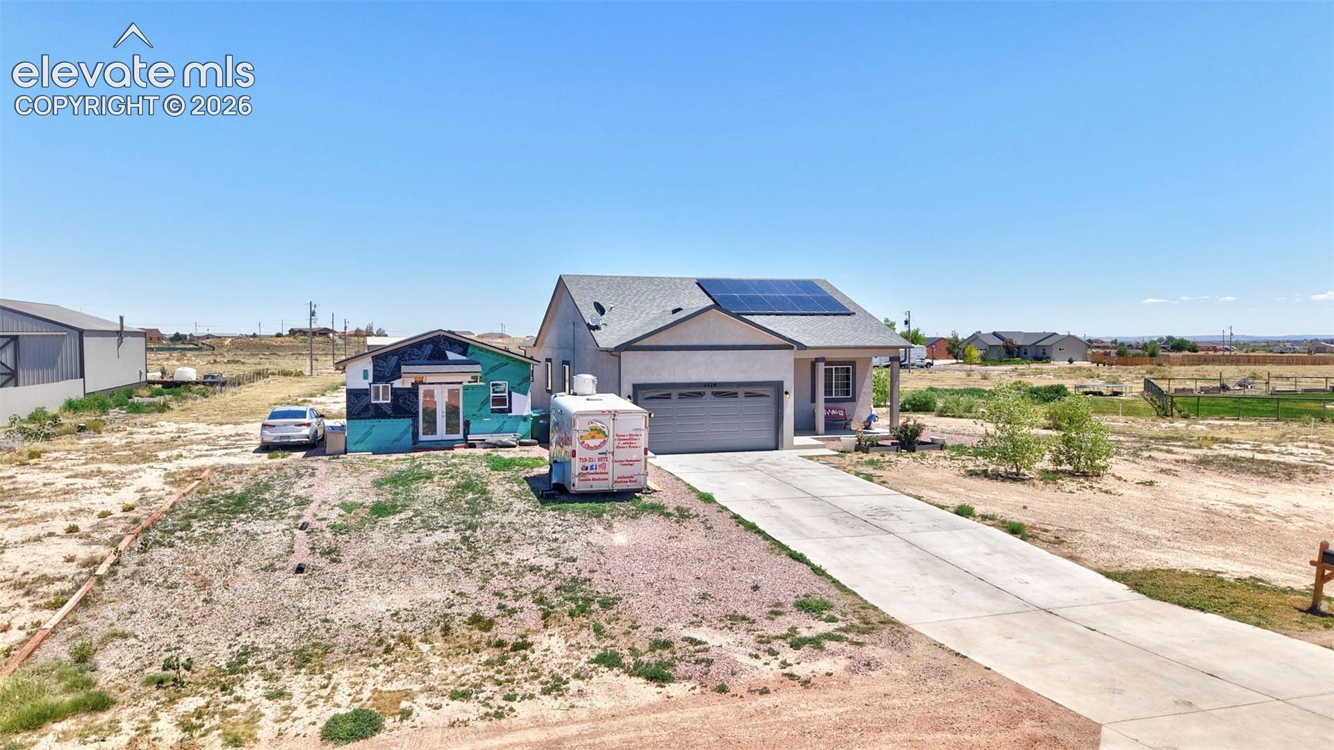 1114 E Laramie Avenue