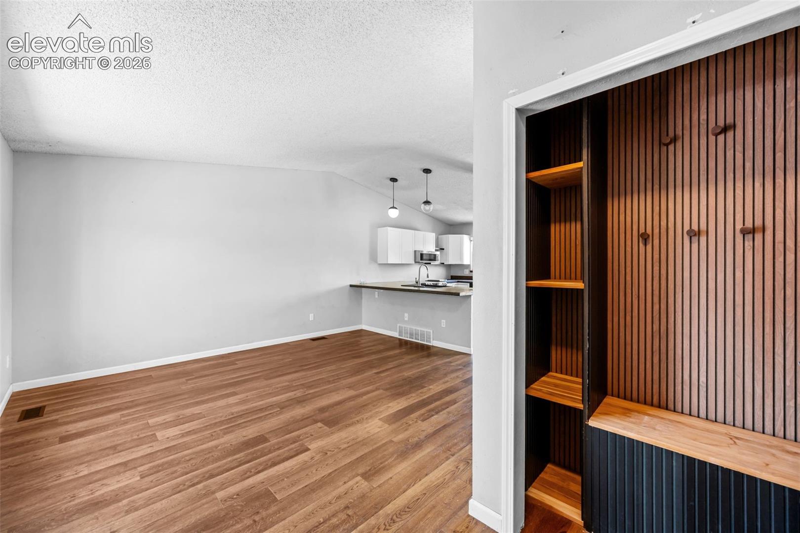 4475 Moonbeam Drive