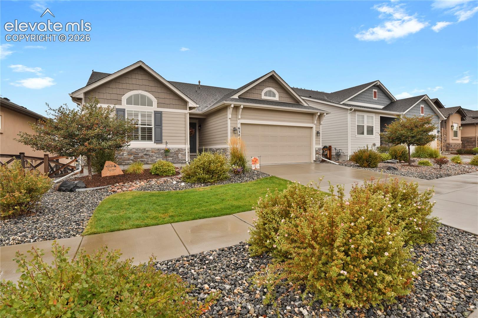 6384 Lochside View