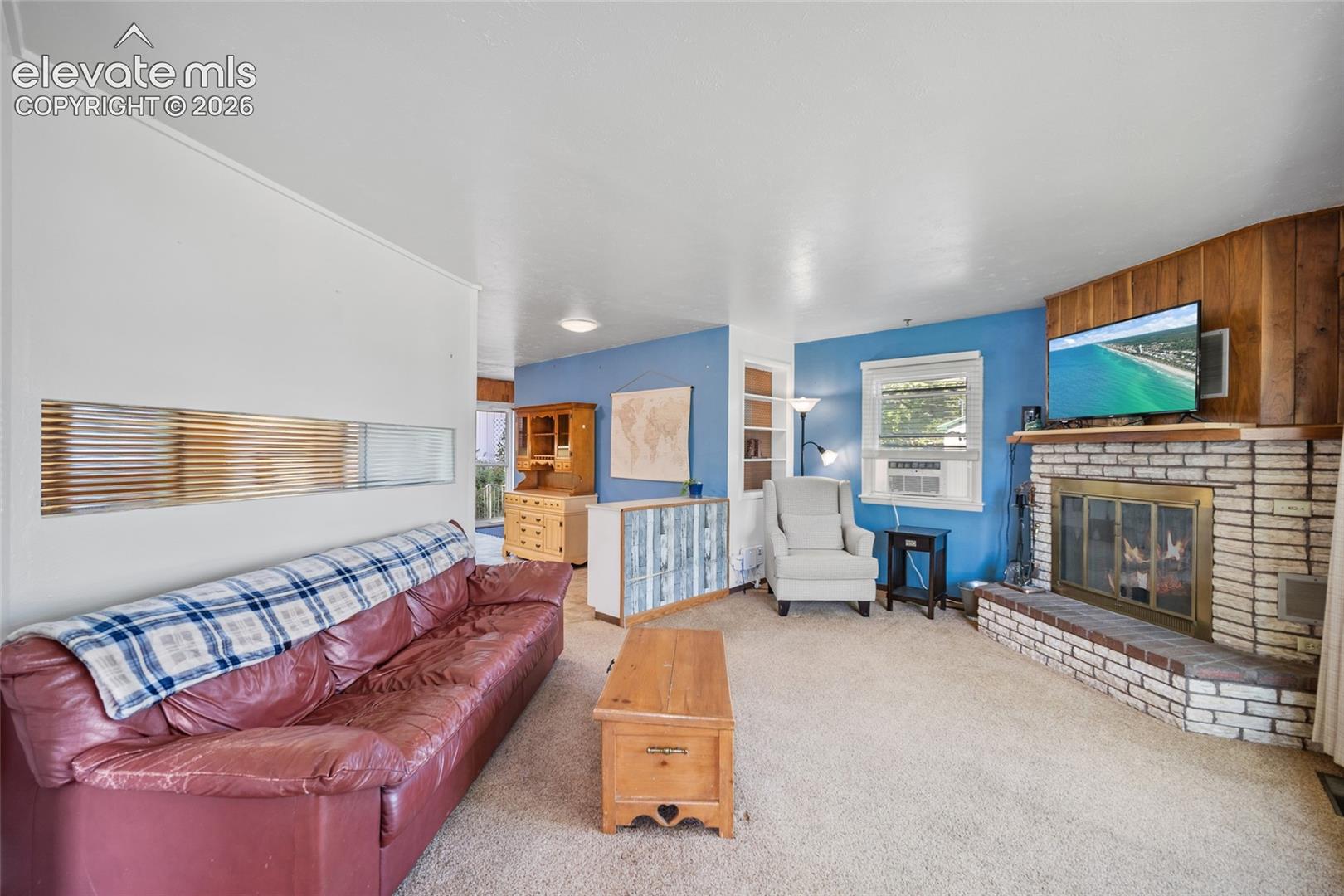 2515 E San Miguel Street