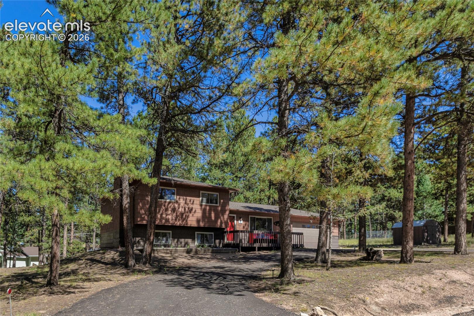 702 Sunnywood Loop