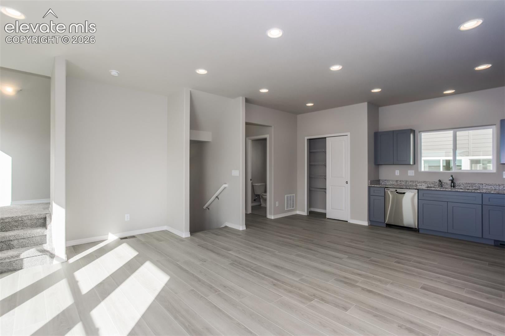 2135 Outfitters Grove