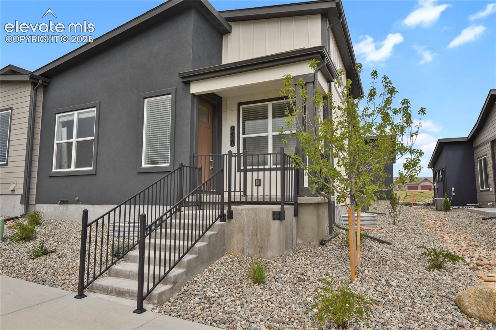 9420 Roseate View