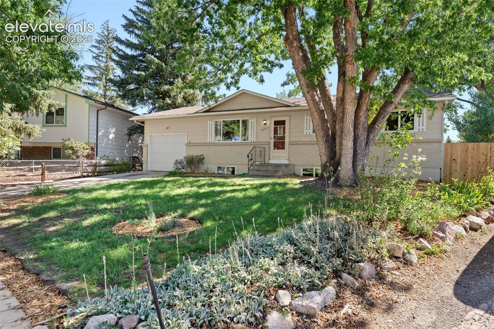 3842 Vaquero Circle