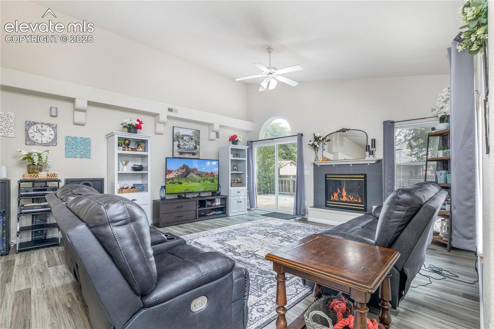 938 Cedarcrest Drive