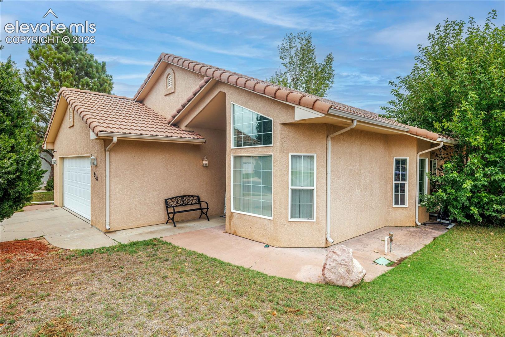 938 Cedarcrest Drive