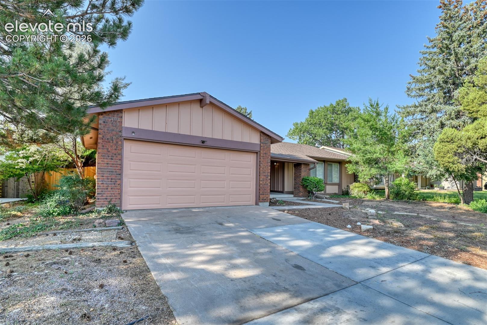 569 Red Cliff Road