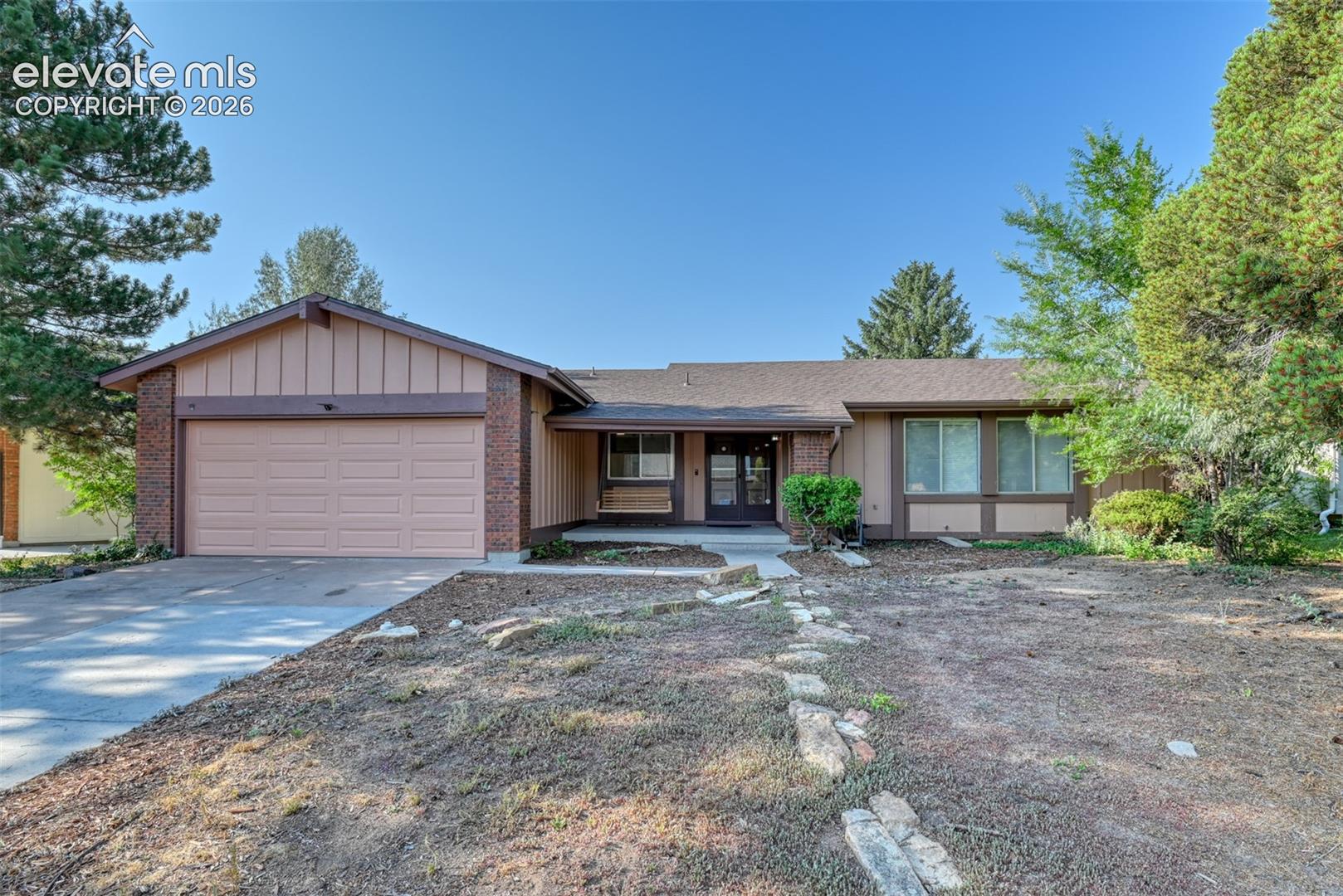 569 Red Cliff Road