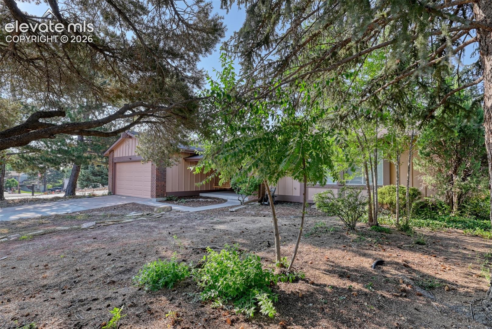 569 Red Cliff Road