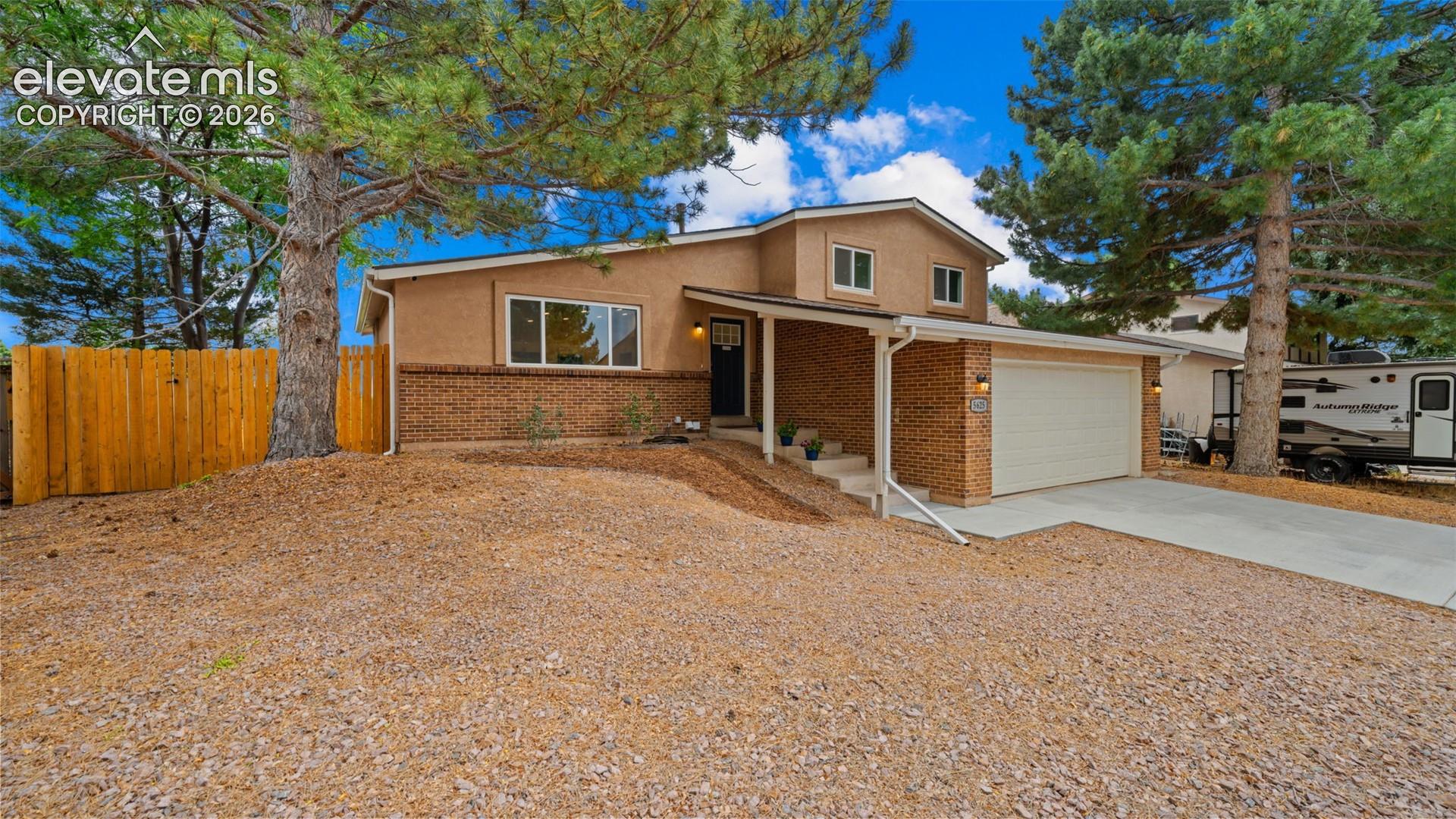 5625 Escapardo Way