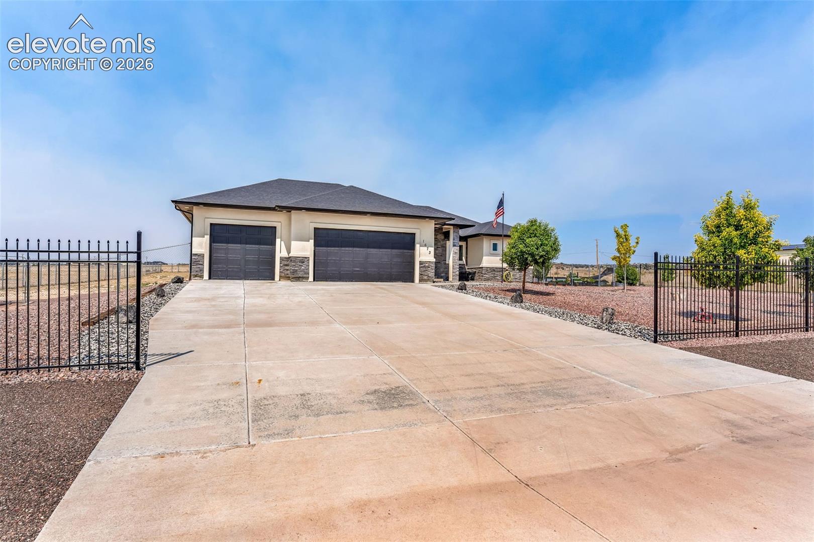 1673 N Calle Rosa Drive