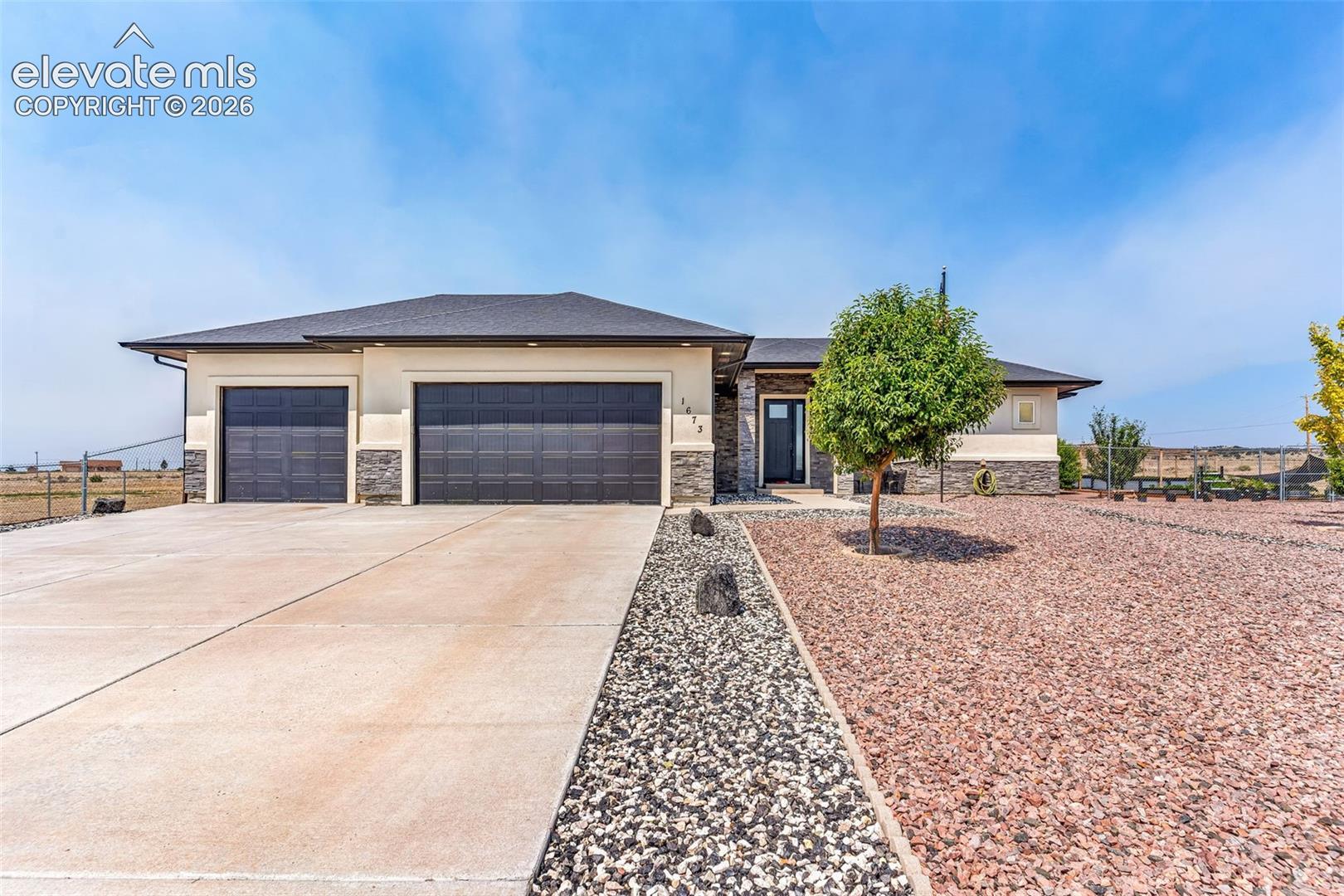 1673 N Calle Rosa Drive