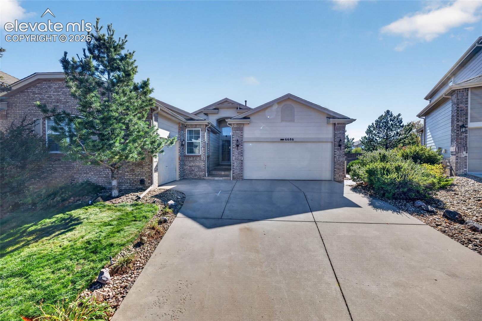6686 Solana Drive