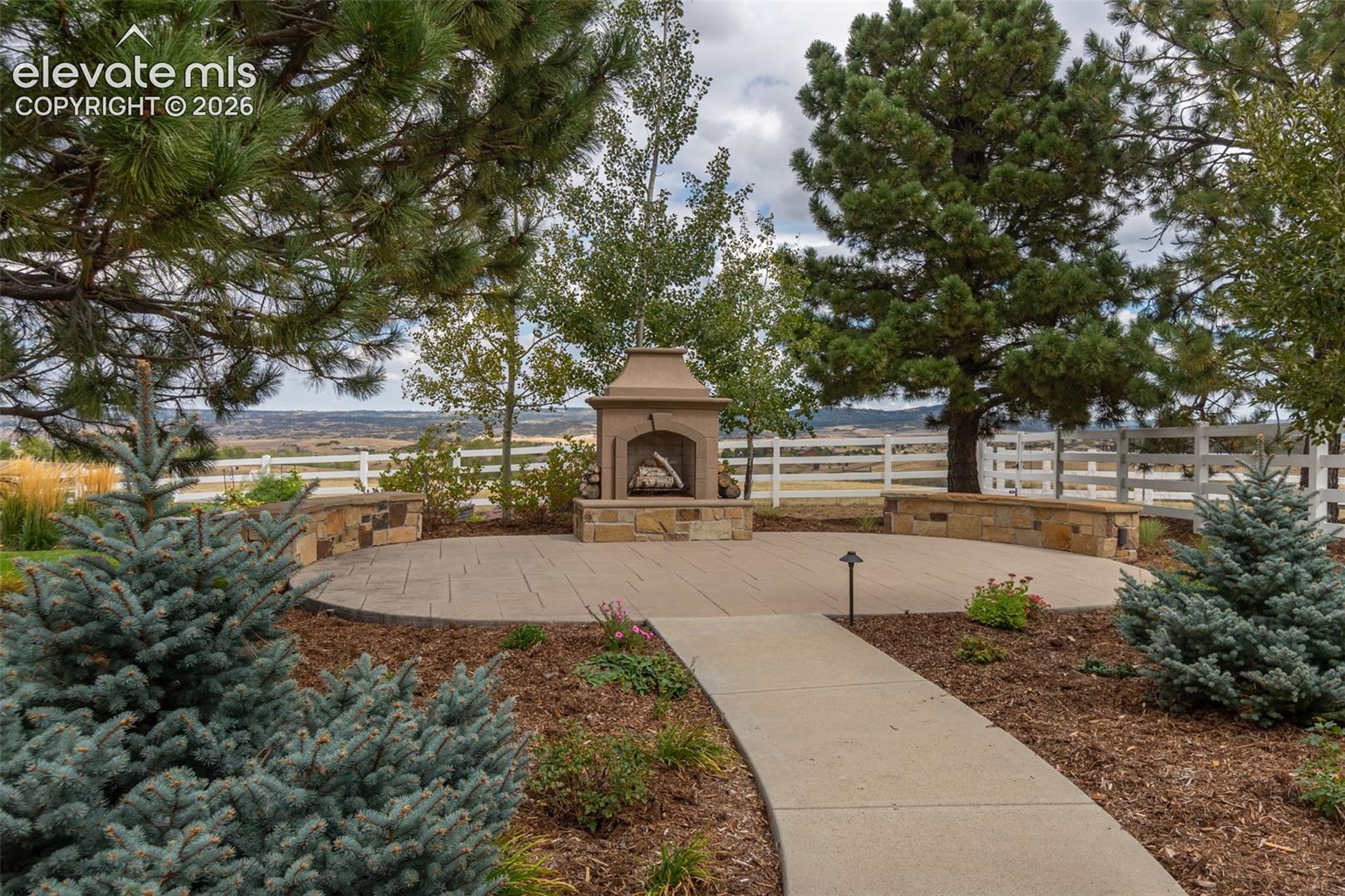 5090 Horseshoe Trail