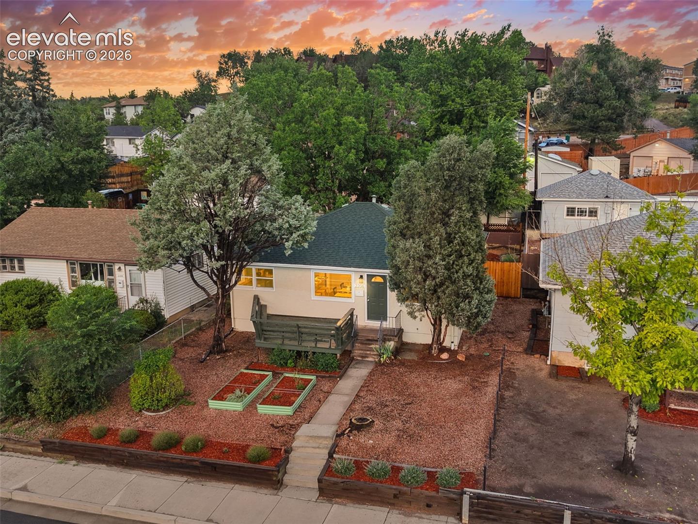 2206 W Uintah Street