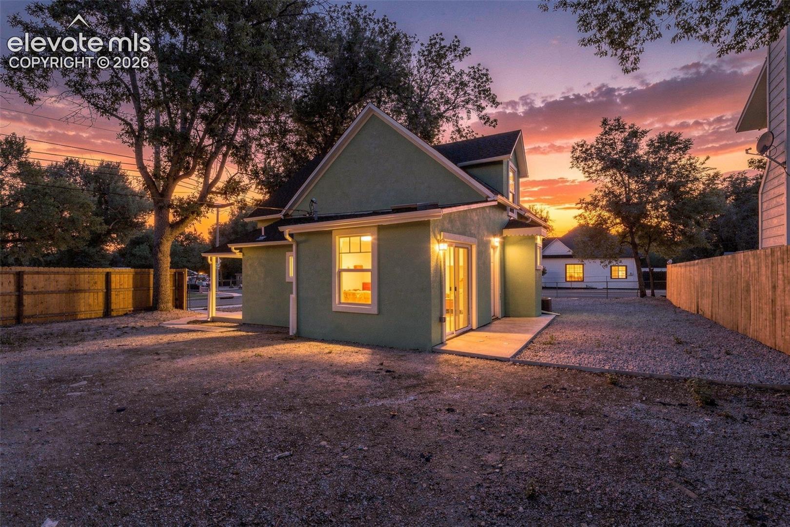 2402 W Uintah Street