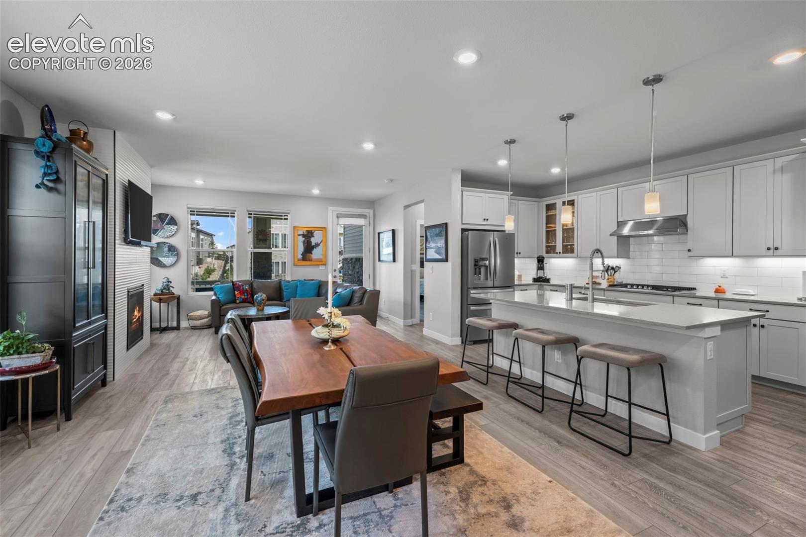 1915 Canyonpoint Lane