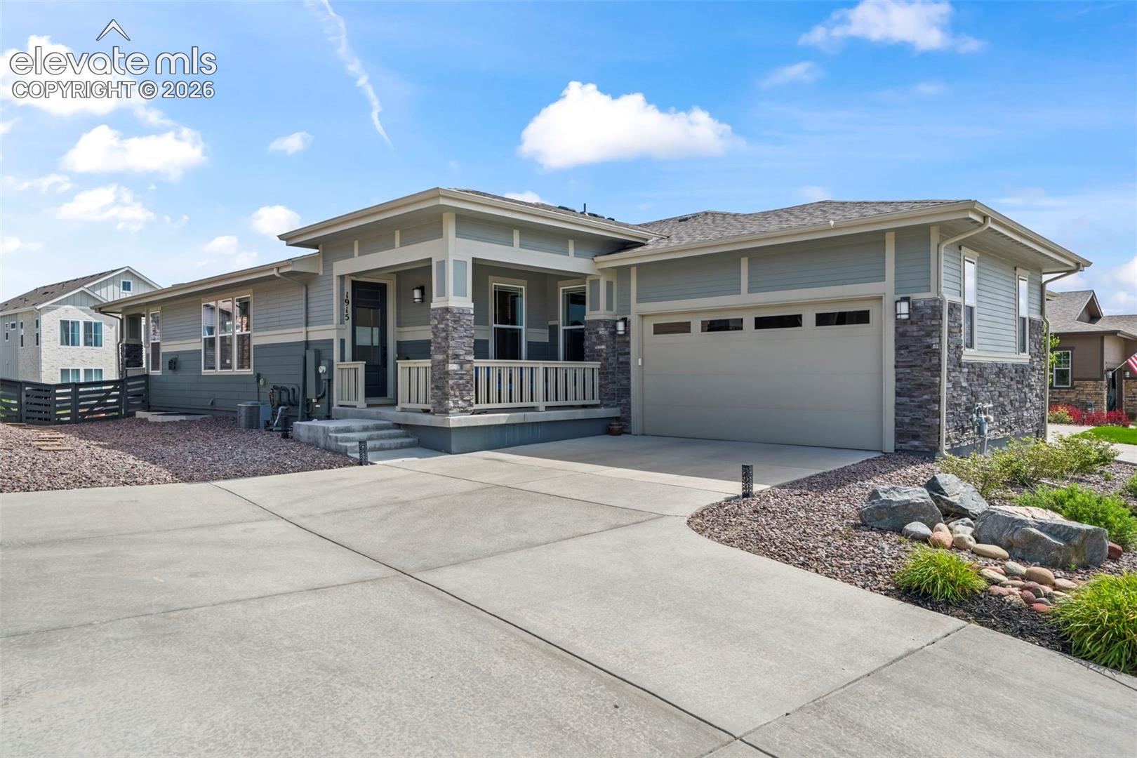 1915 Canyonpoint Lane
