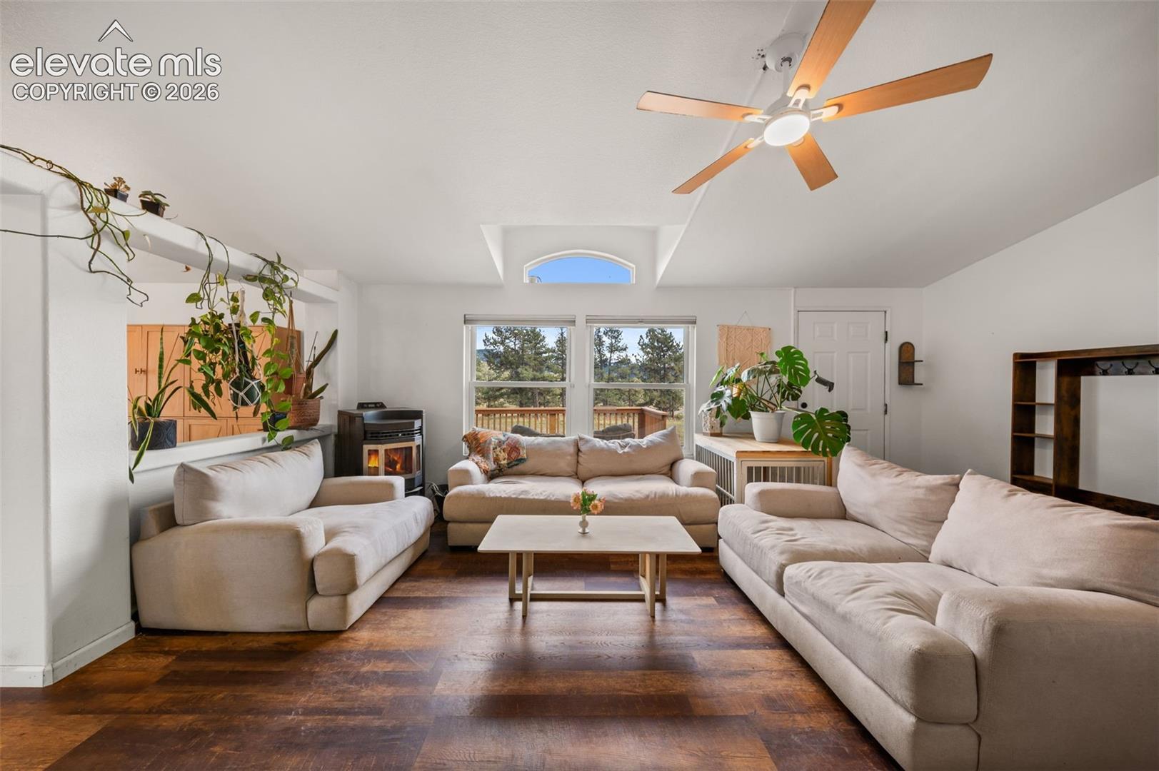 464 Hackamore Drive