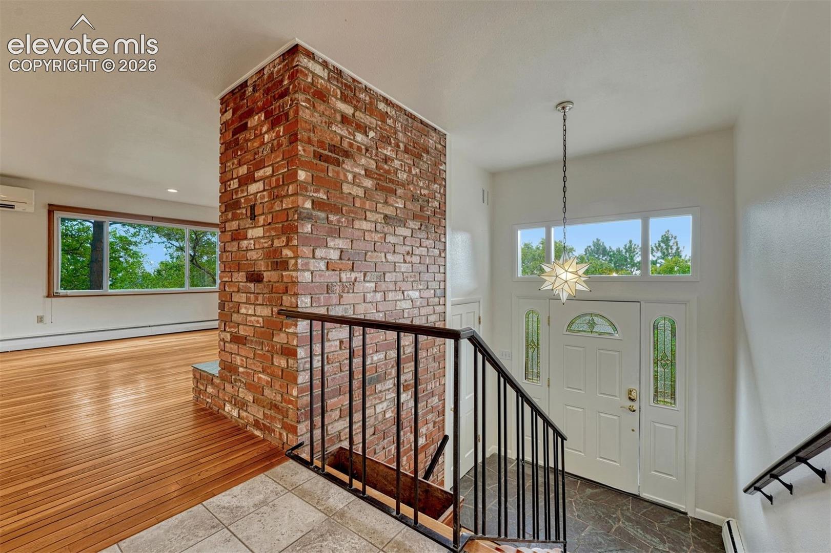 325 Altura Way