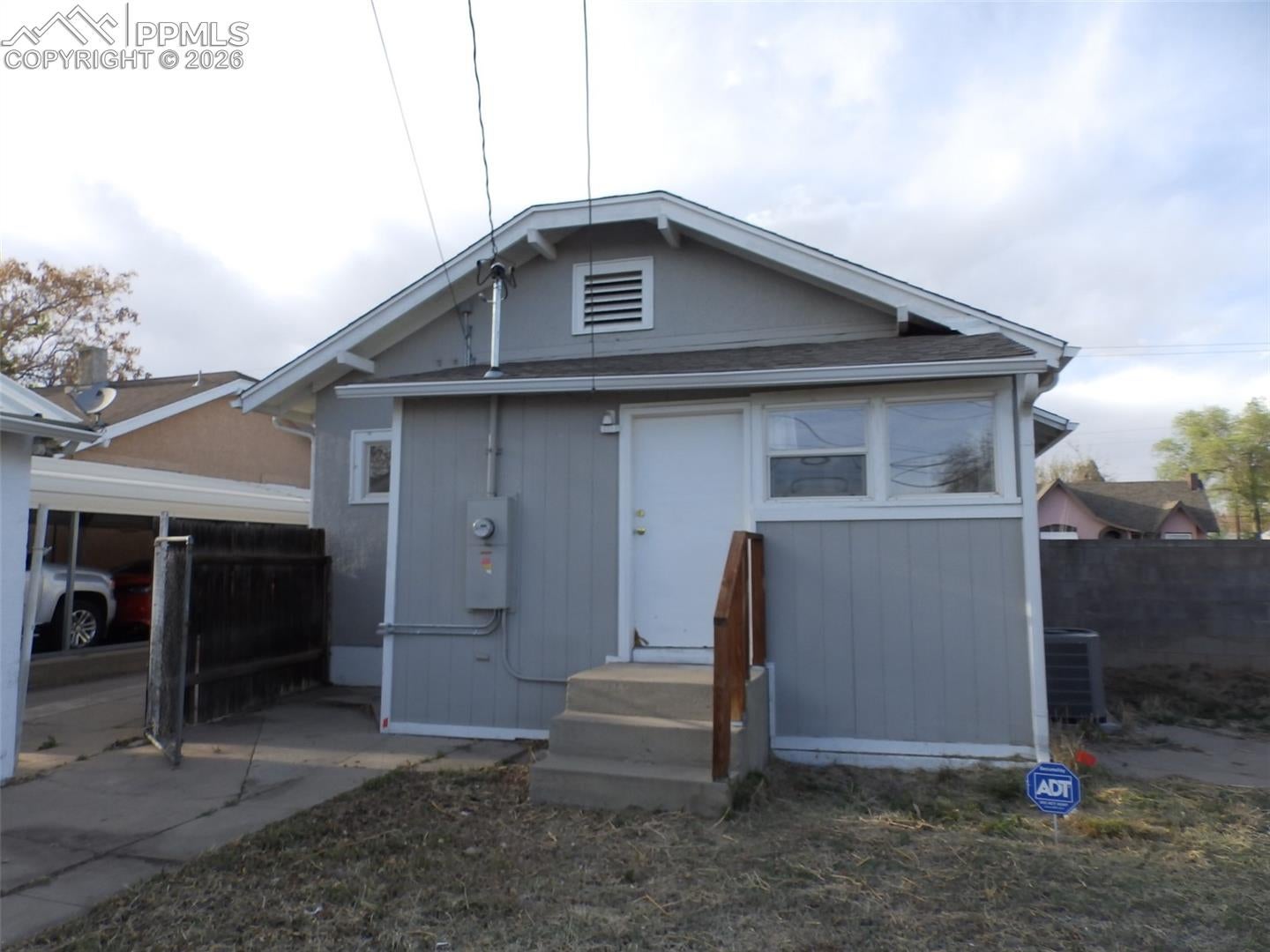 1522 E 4th Street