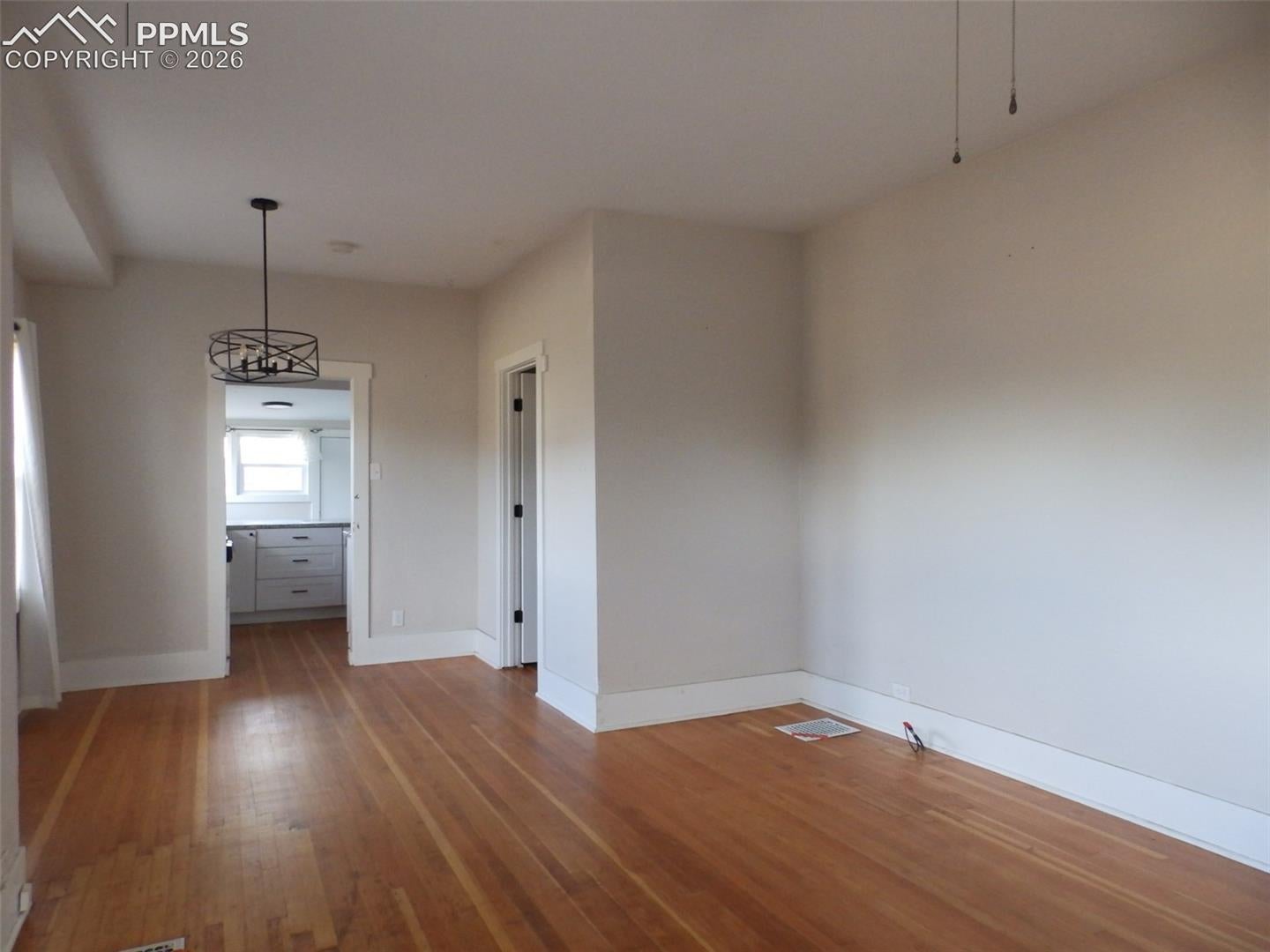 1522 E 4th Street