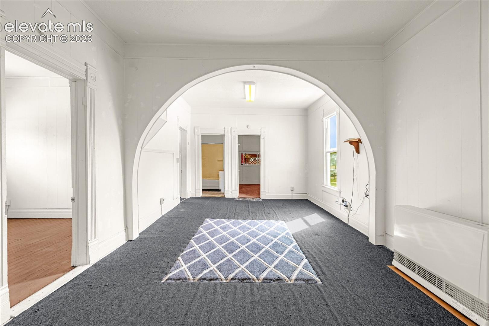 110 W Carr Avenue