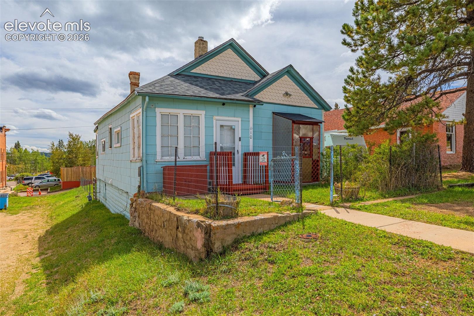 110 W Carr Avenue