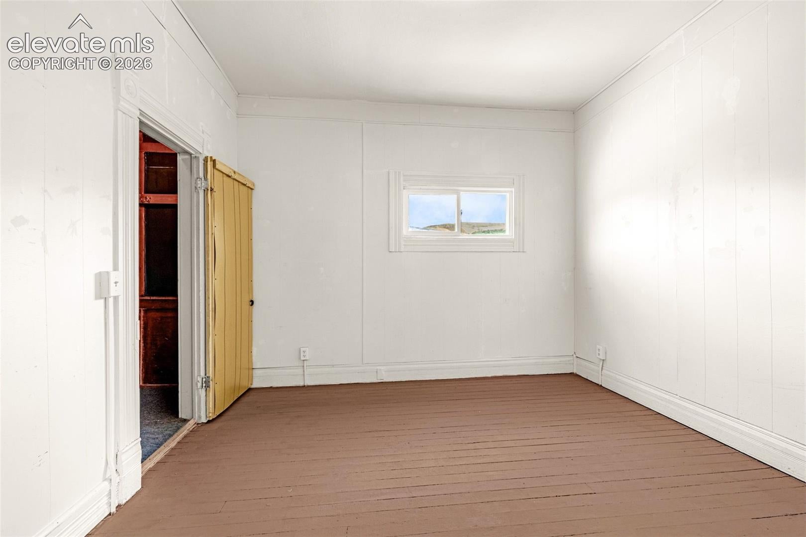 110 W Carr Avenue