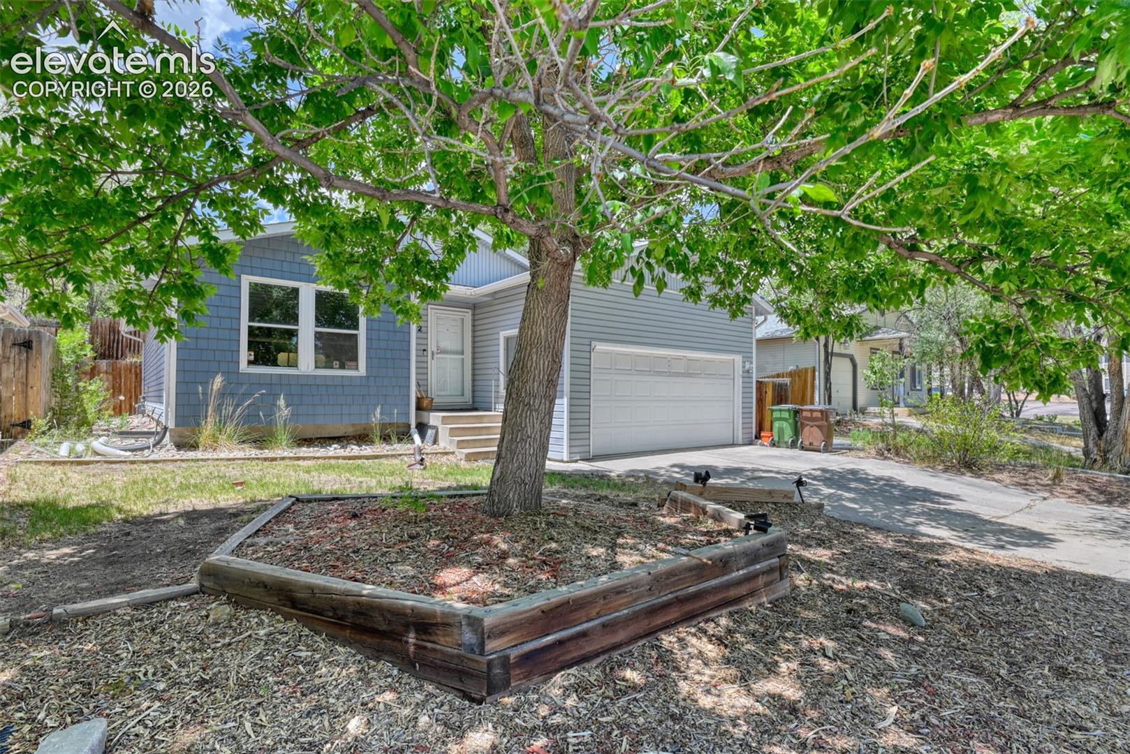 972 Columbine Avenue