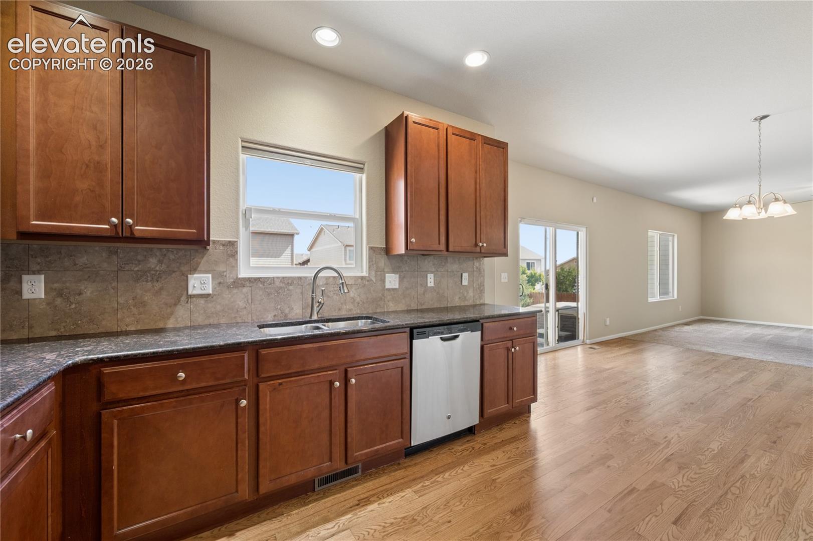 7183 RED CARDINAL Loop