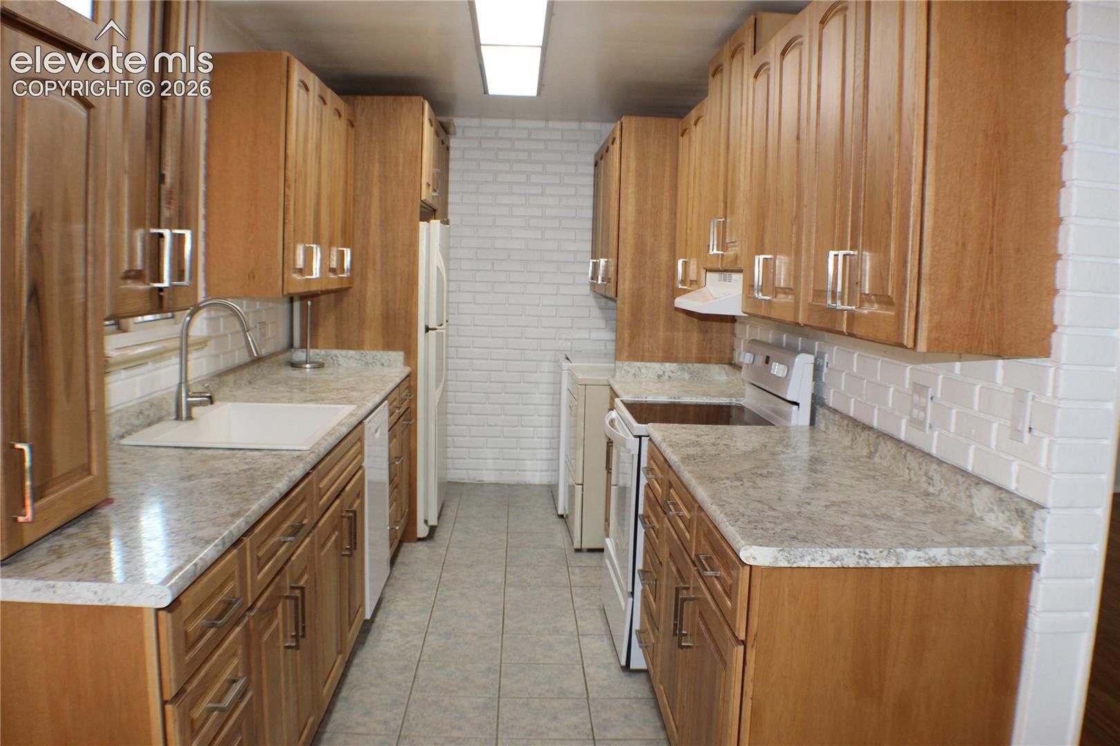 2006 Sherwood Lane