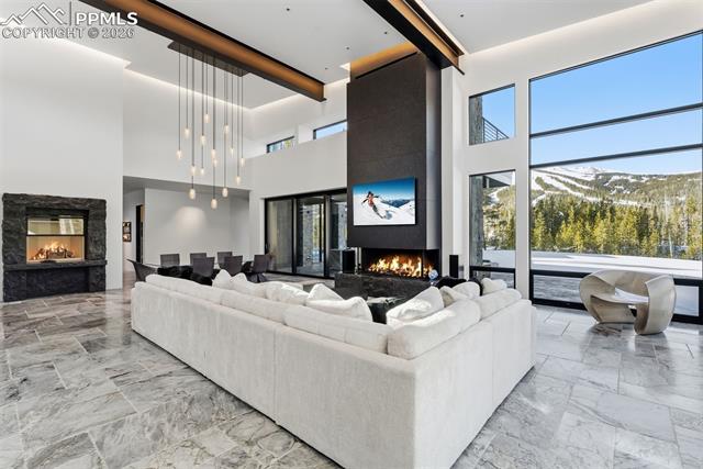 364 Gold King Way