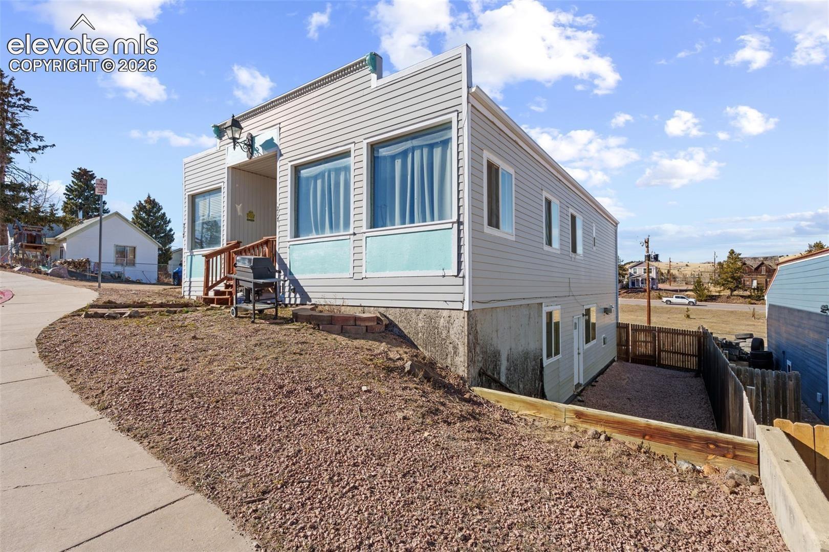 217 W Masonic Avenue