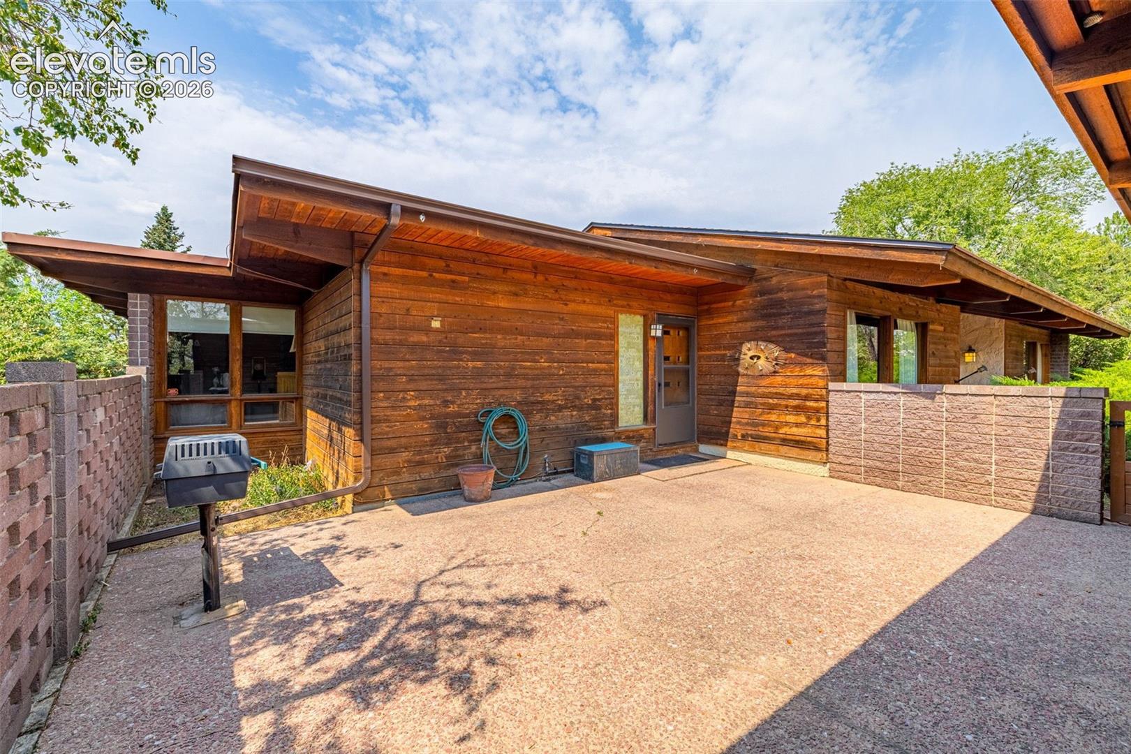 1210 E High Point Lane