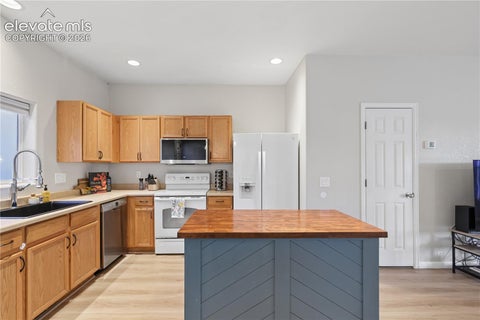 Tiny photo for 2152 Creekridge Point, Colorado Springs, CO 80910 (MLS # 4561099)