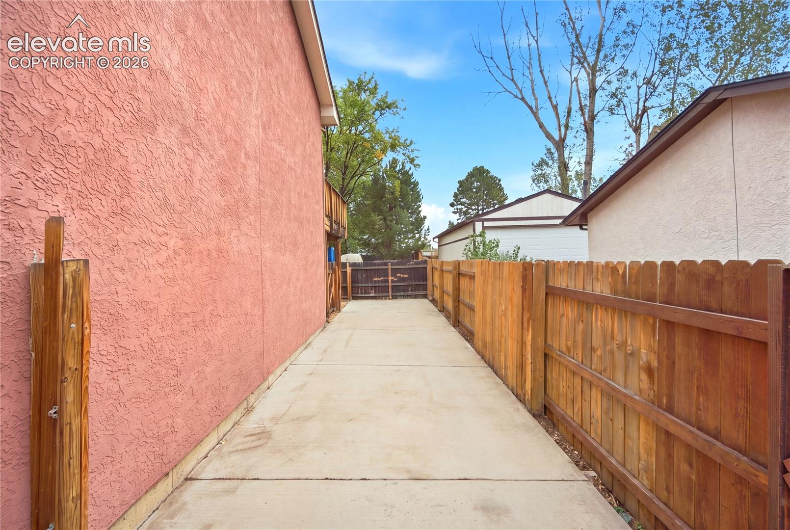 2025 Heathercrest Drive