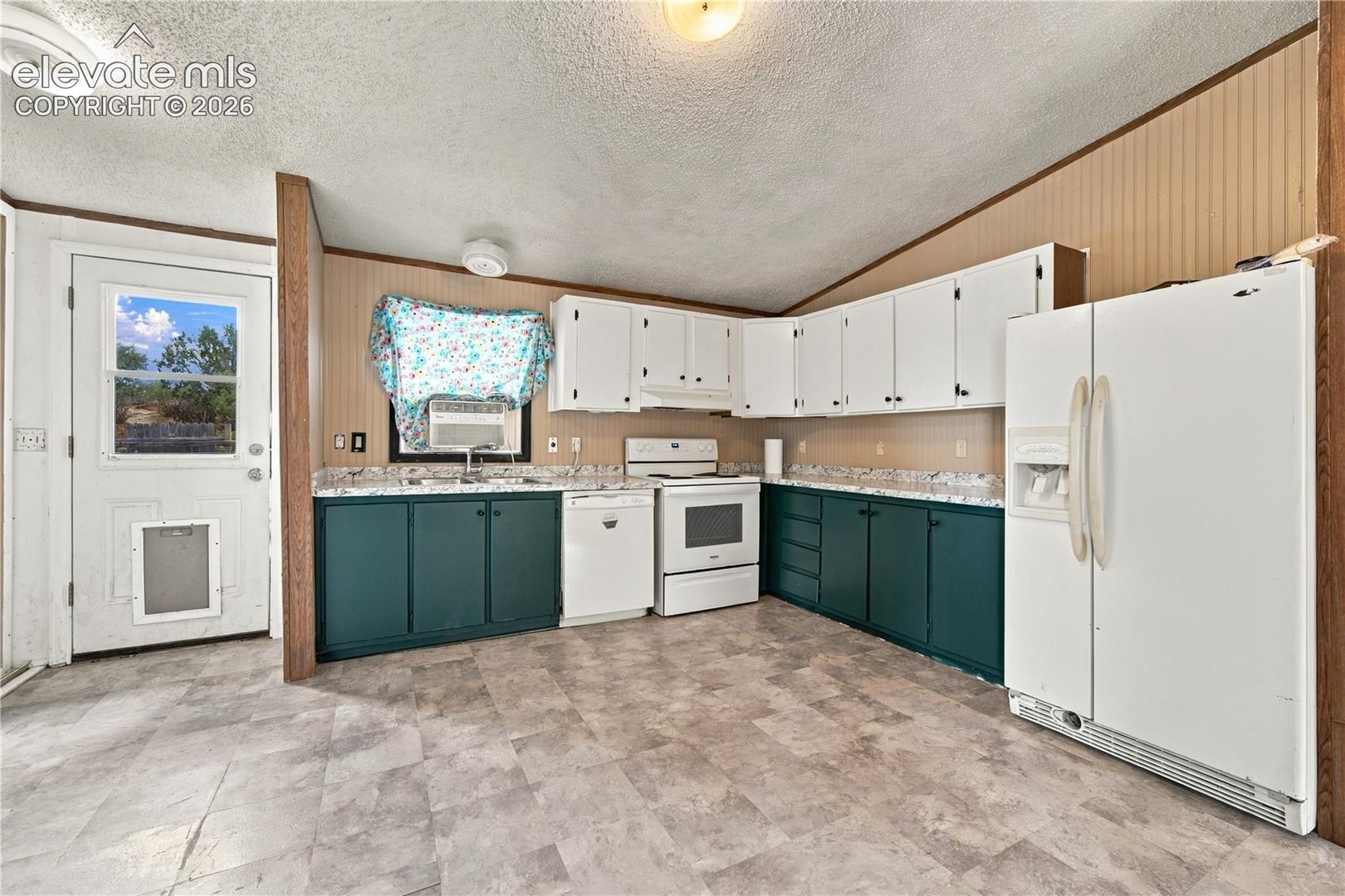 30 W 8th Avenue