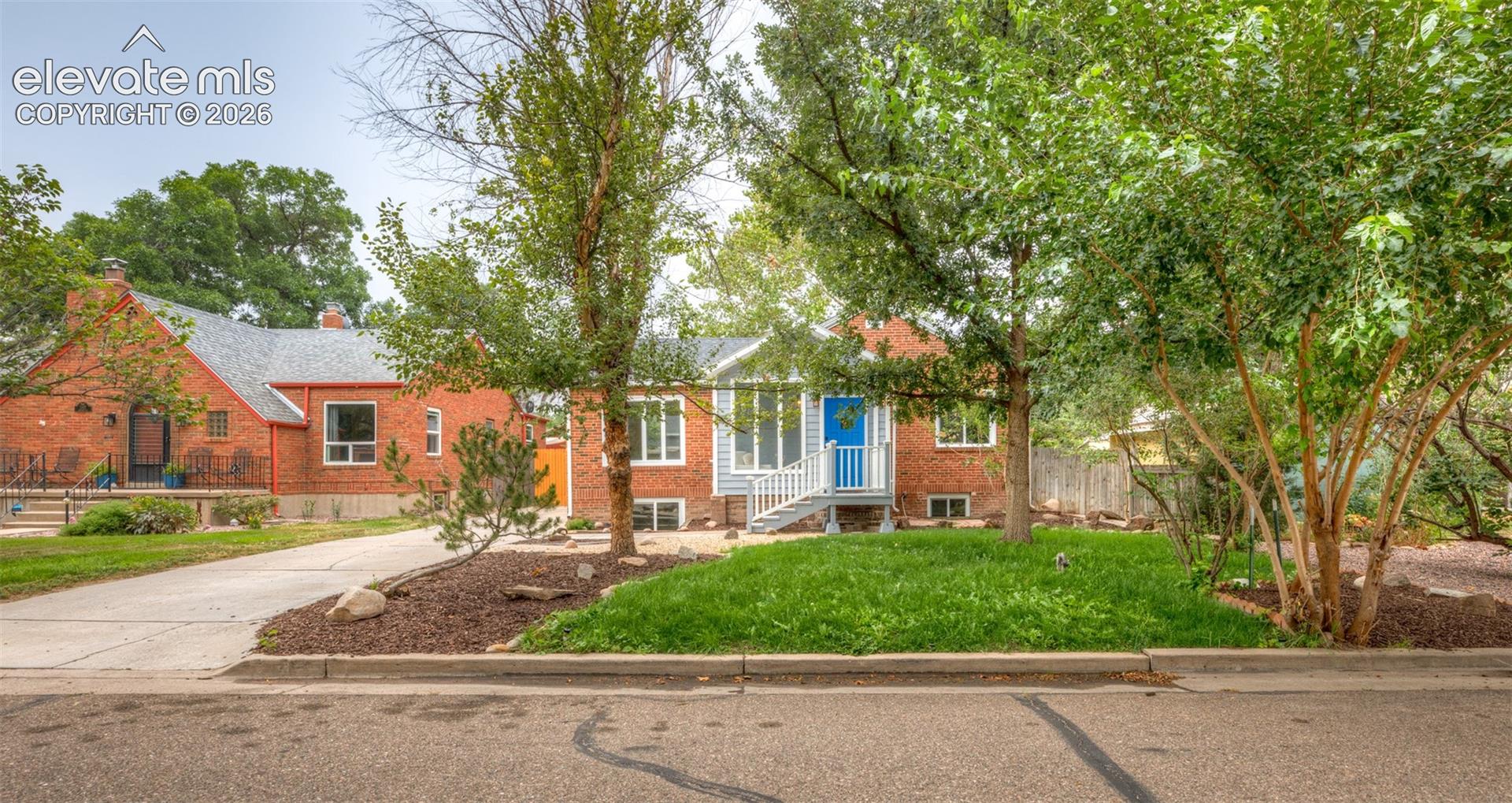 1306 W Abriendo Avenue
