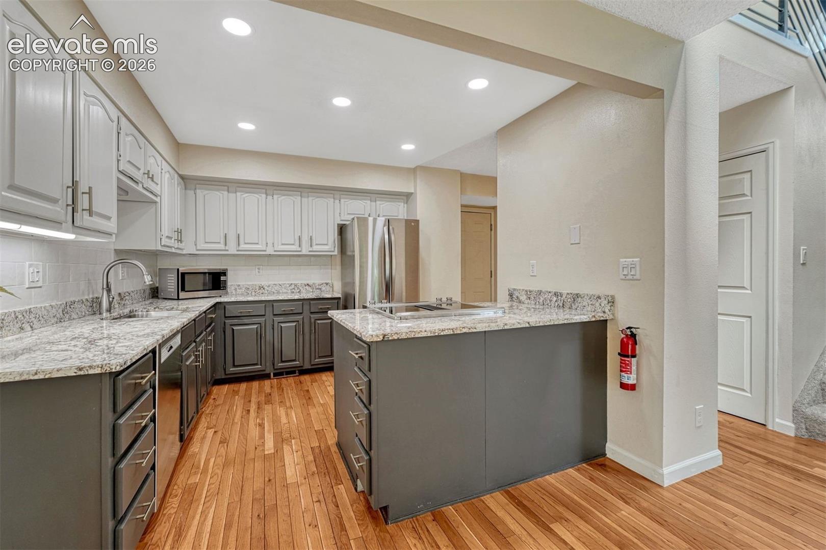 6516 Foxdale Circle
