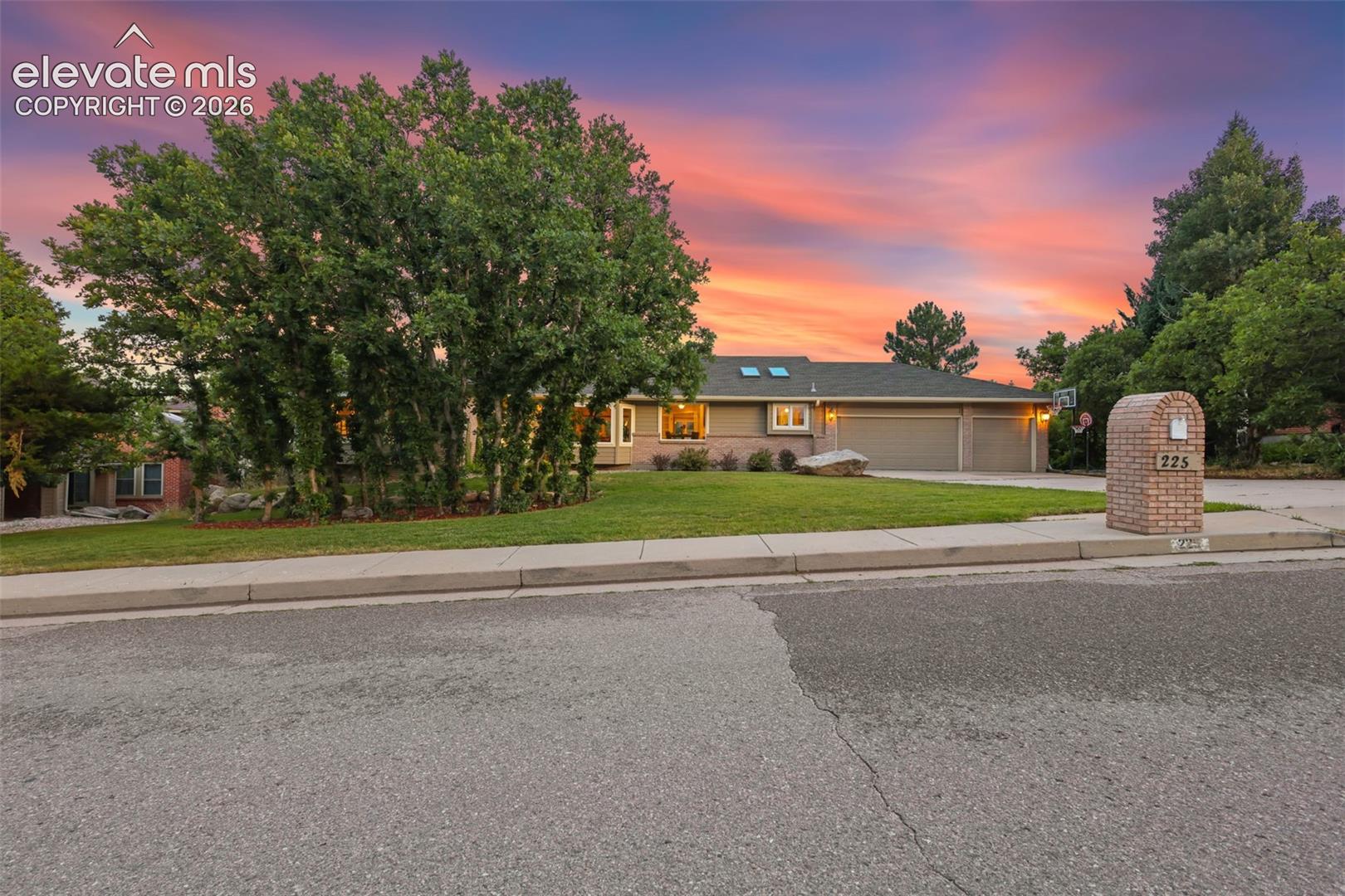 225 Thames Drive