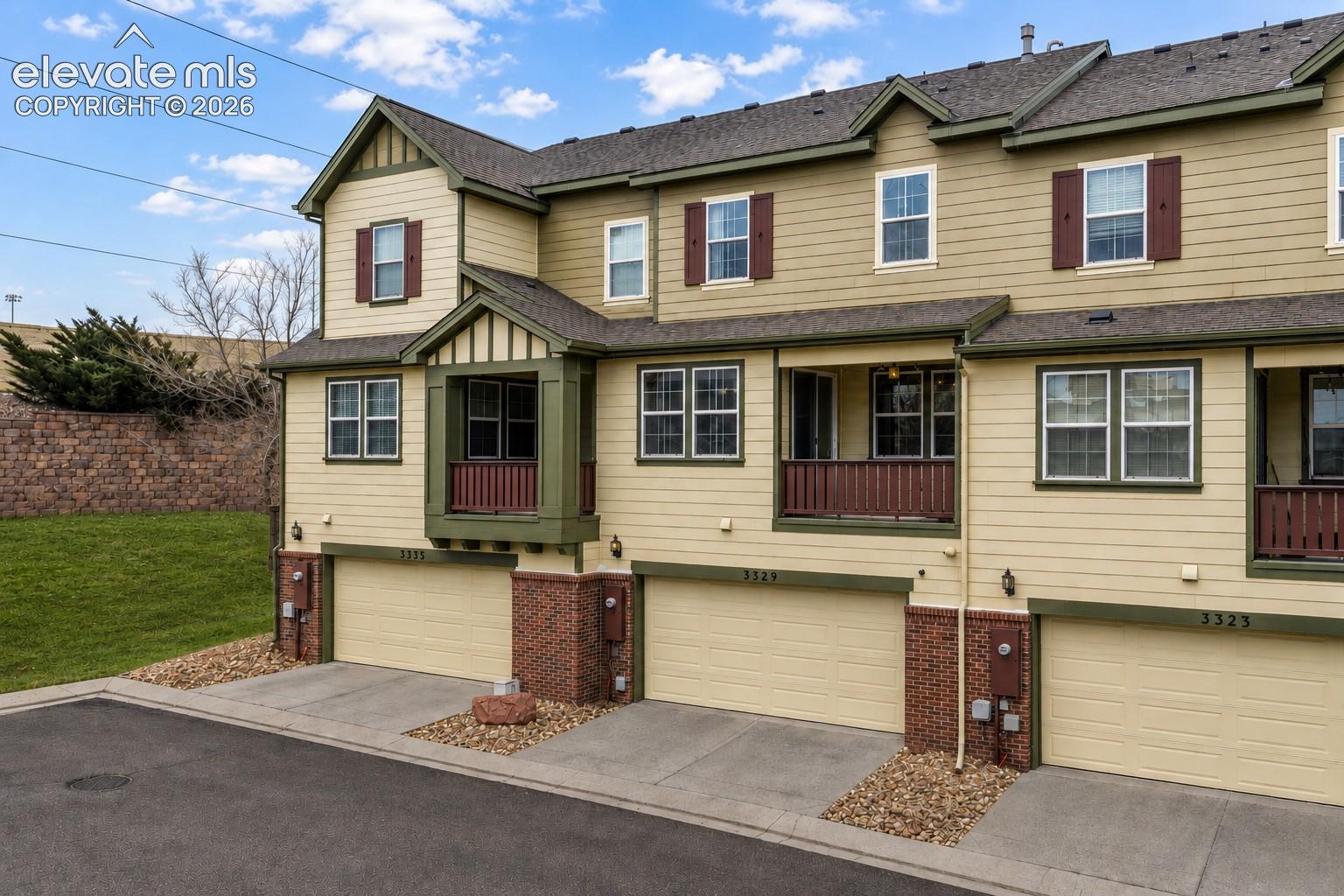 3329 Gladstone Creek Point