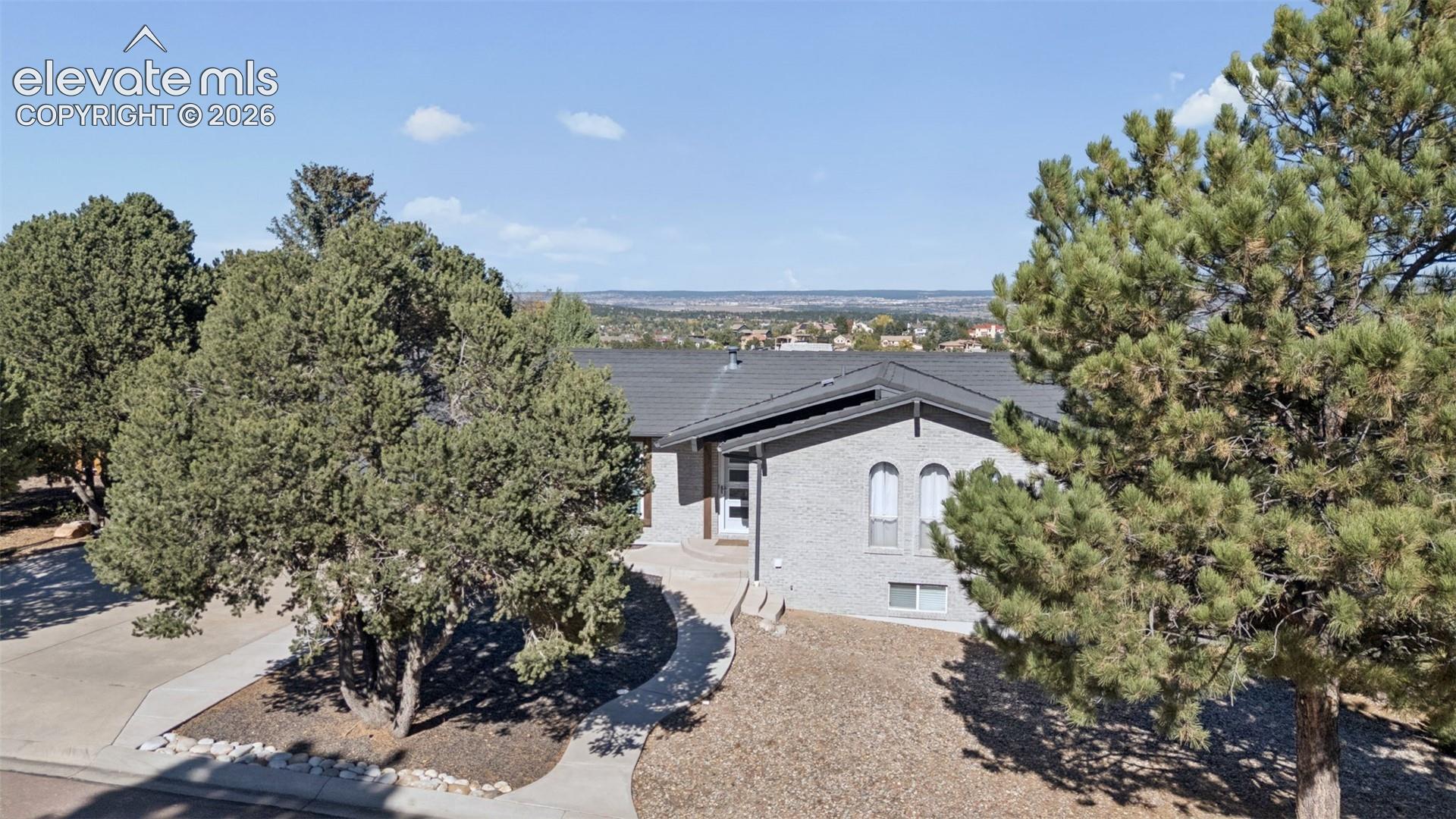 810 Point of the Pines Drive
