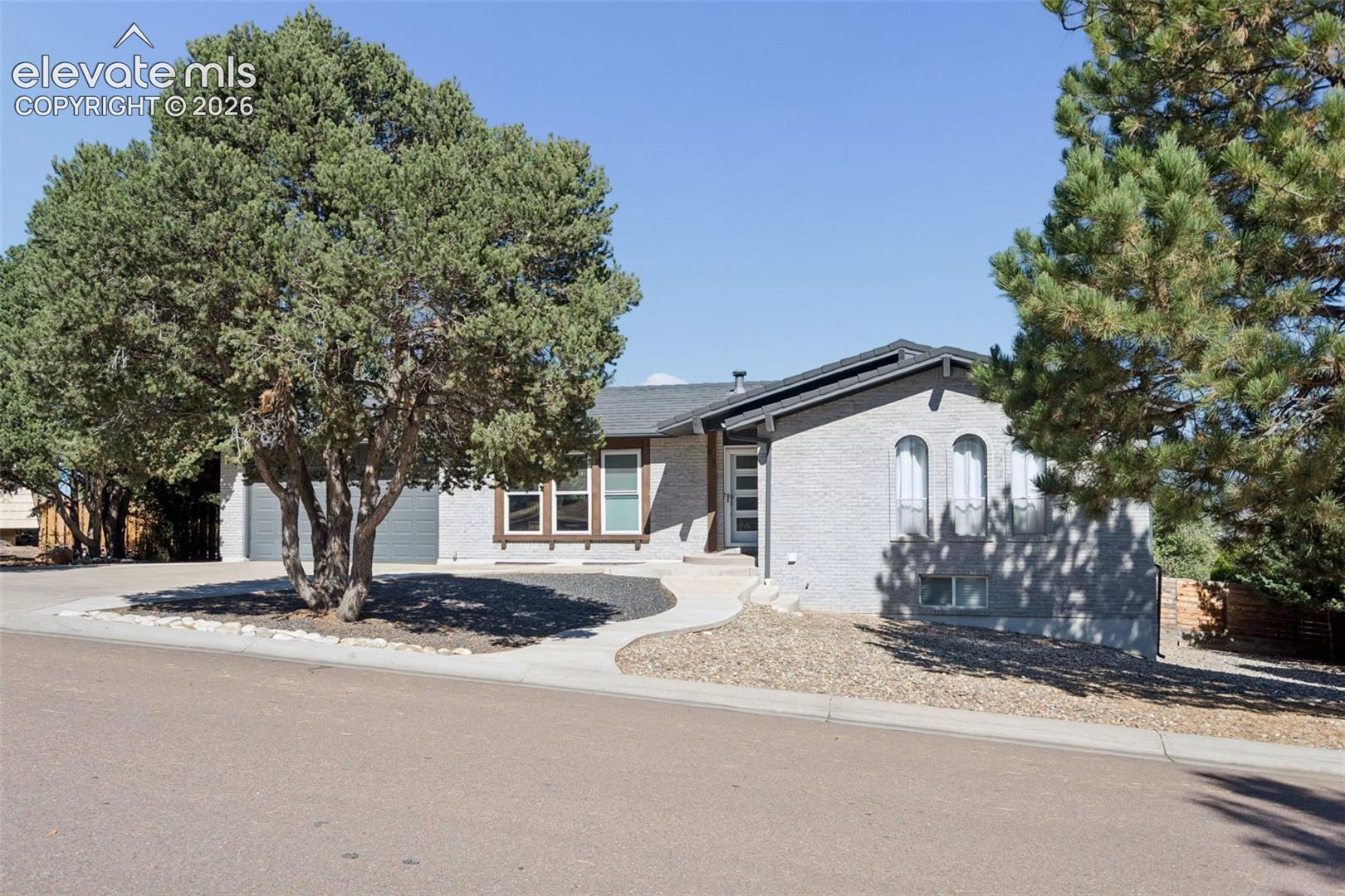 810 Point of the Pines Drive