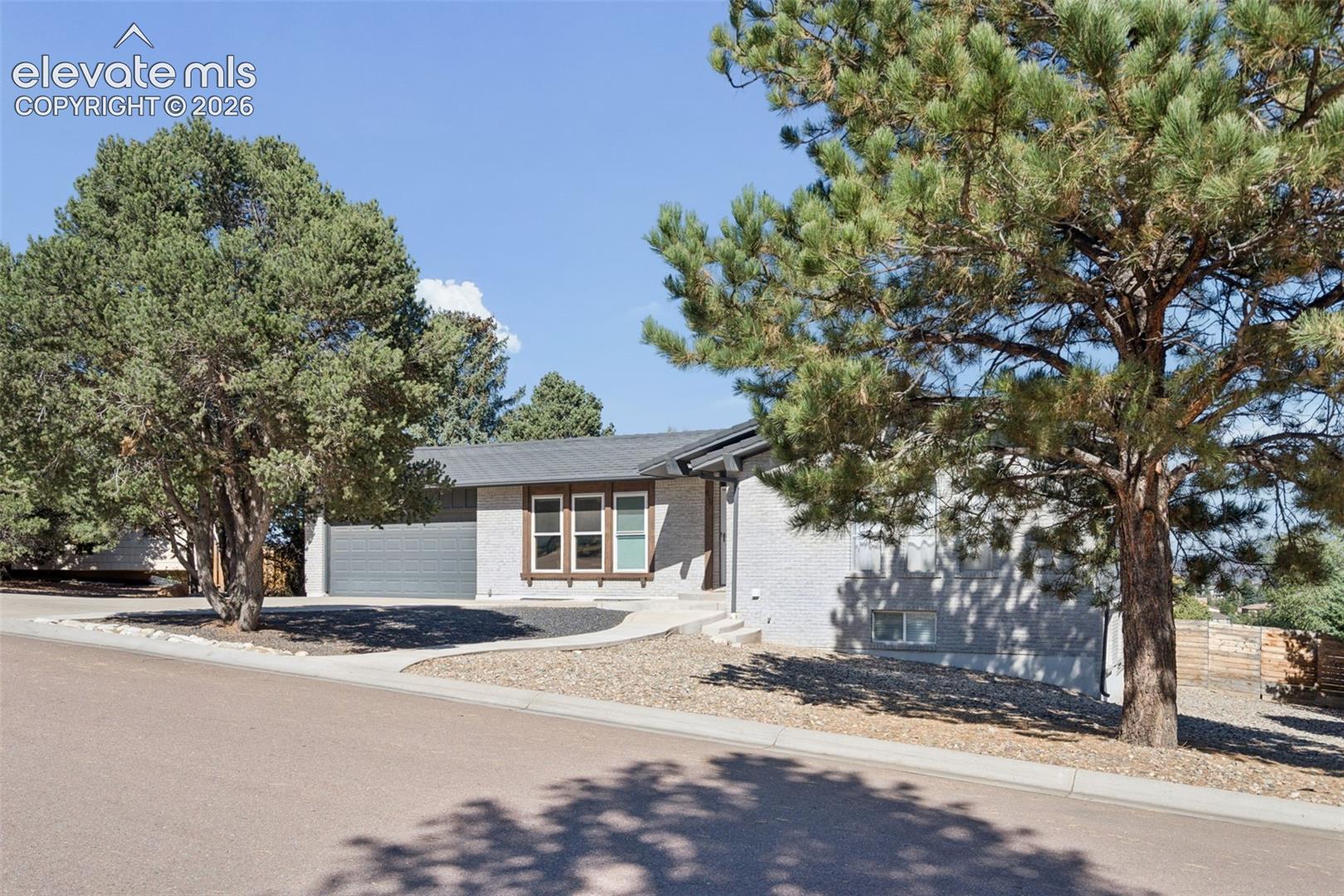 810 Point of the Pines Drive