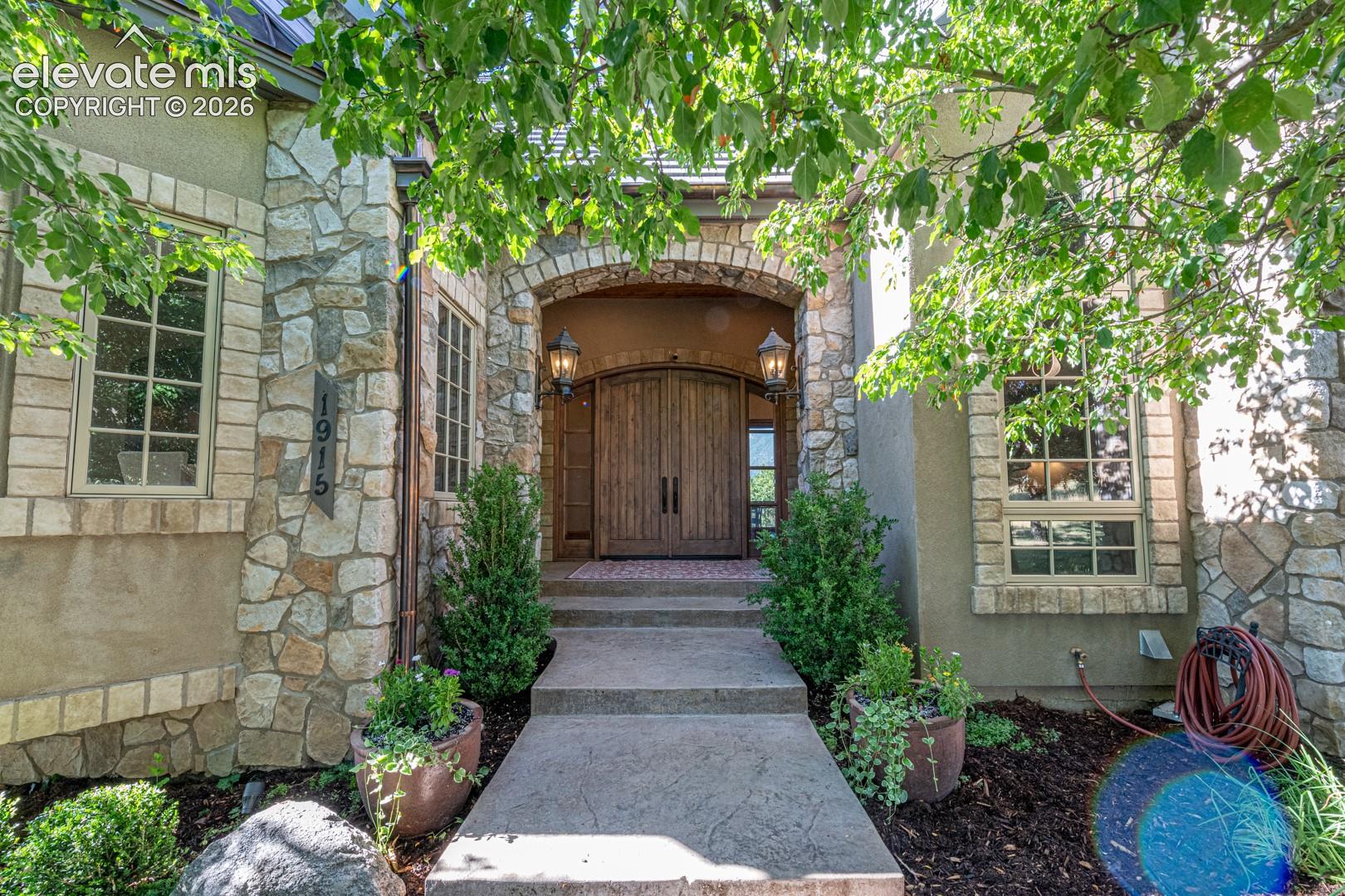 1915 Fox Mountain Point
