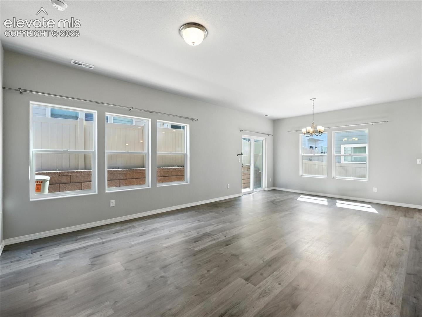 6222 Barr Point